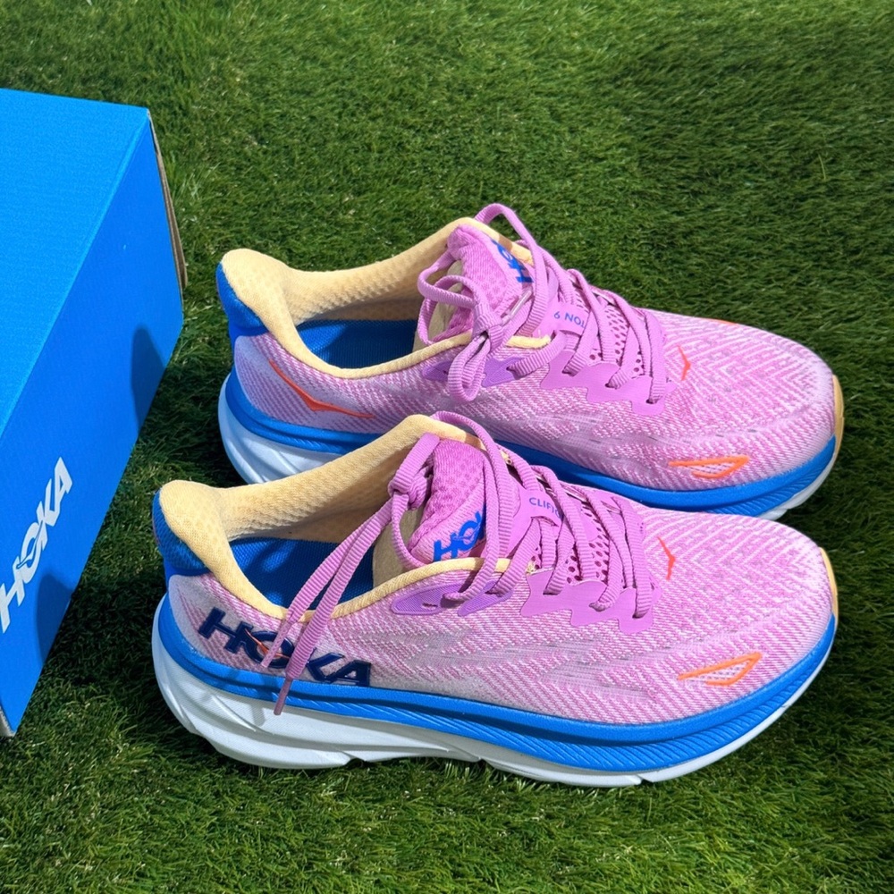 Hoka One One Clifton 9 sneakers NWT (women’s)
